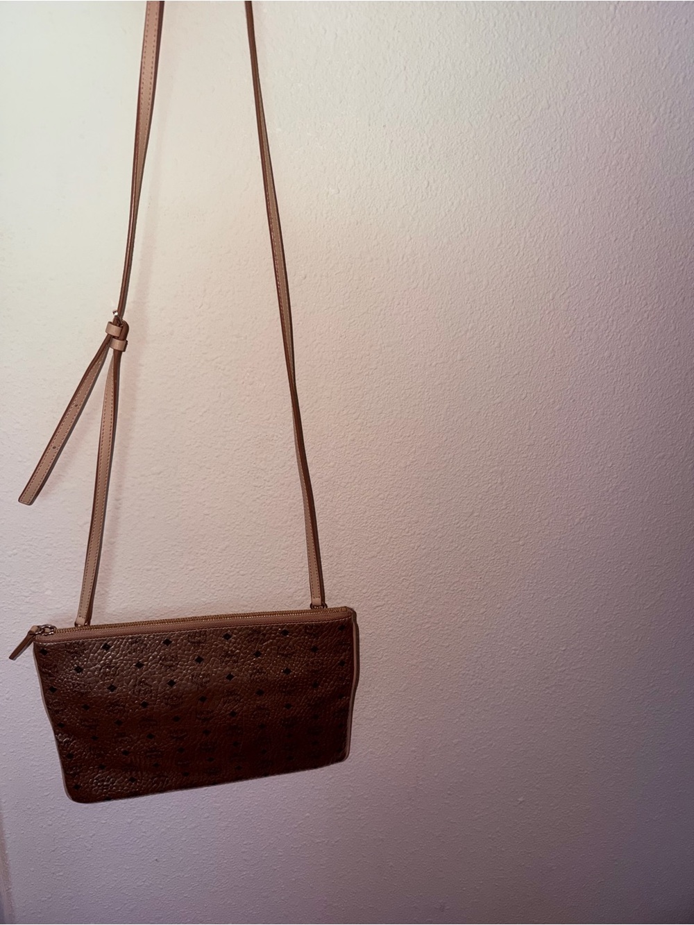 Brown Leather MCM Crossbody Bag
Condition 9.5/10 Like New
Will Ship Next Day
